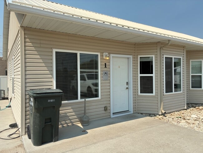 Building Photo - 1811 J St Rental