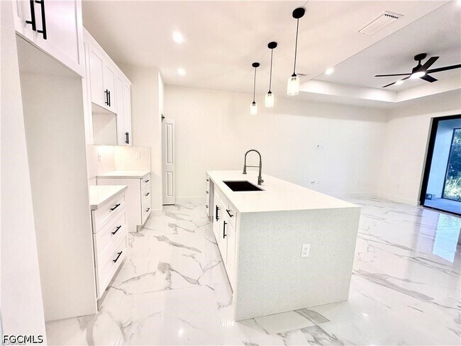 Photo - 2404 Dickens Ave N