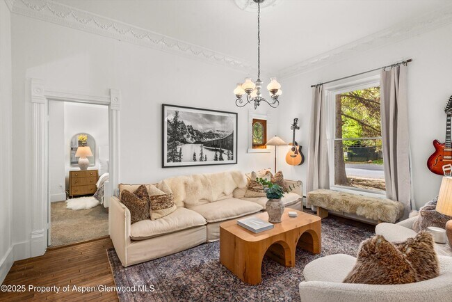 406 W Smuggler St