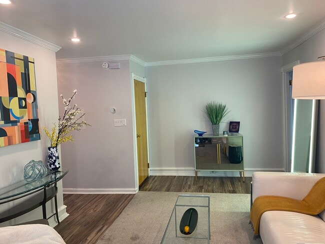 living room - 1013 N 63rd St Unit 3