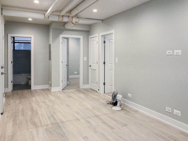 Photo - 3501 N Greenview Ave Unidad G