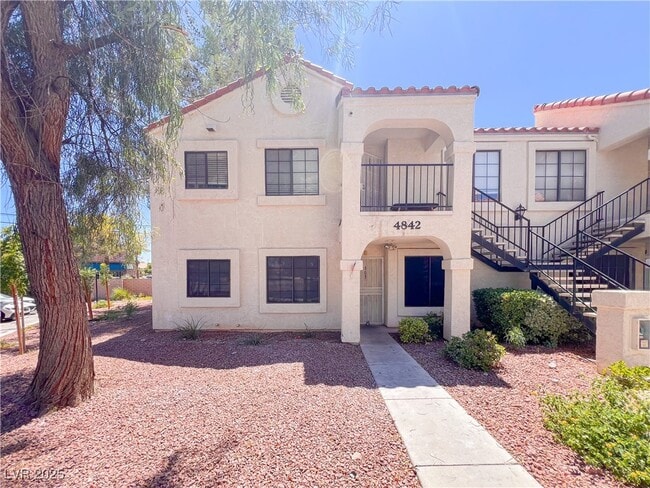 Photo - 4842 Nara Vista Way Unidad 103 Rental