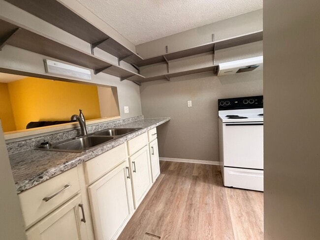Photo - Great 3 bed 2.5 Bath on South Side of Bloomington!
