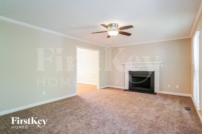 Photo - 202 Dalmeny Dr