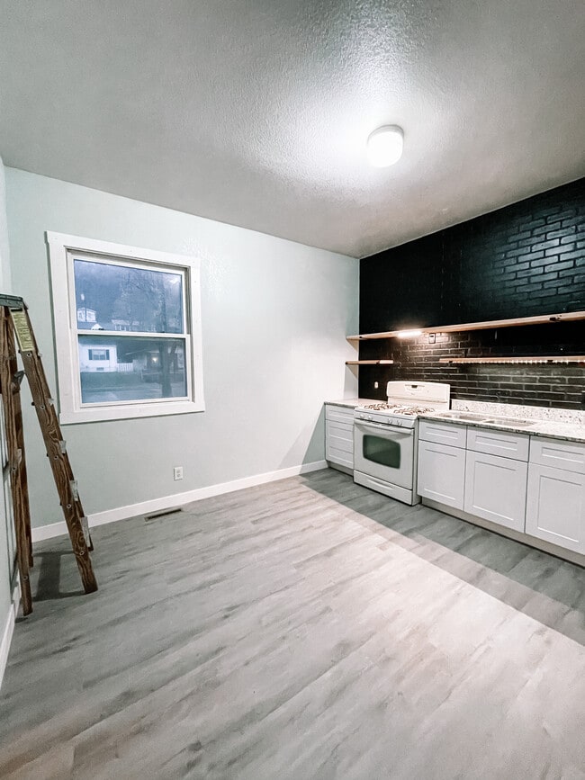 Photo - Whittier Apartments Unit 4