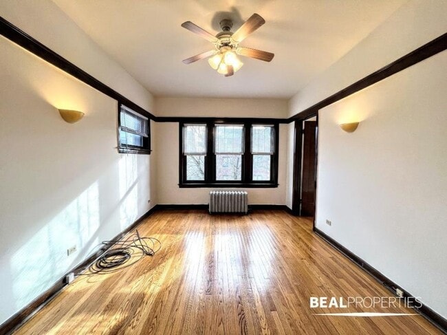 Building Photo - 1 bedroom in CHICAGO IL 60613 Unit 11