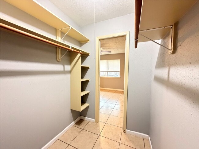 Building Photo - 9311 Crescent Moon Dr