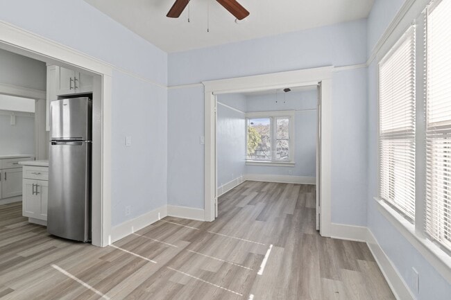 Building Photo - 1049 E 5th St