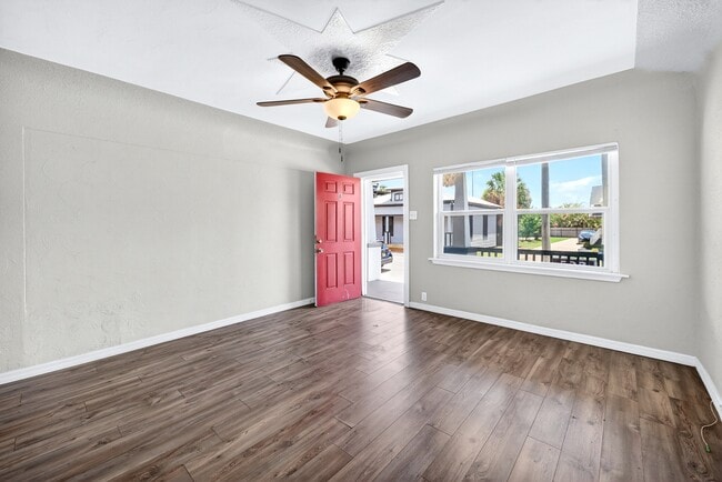 Photo - 1716 E Columbus Dr