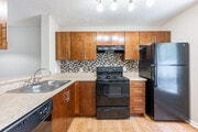 1BR, 1BA - 910SF - The Cove - Kitchen