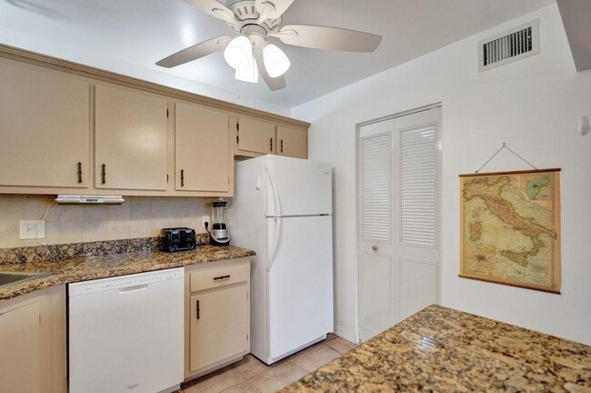 Photo - 5900 Whispering Pine Way Unidad B-2