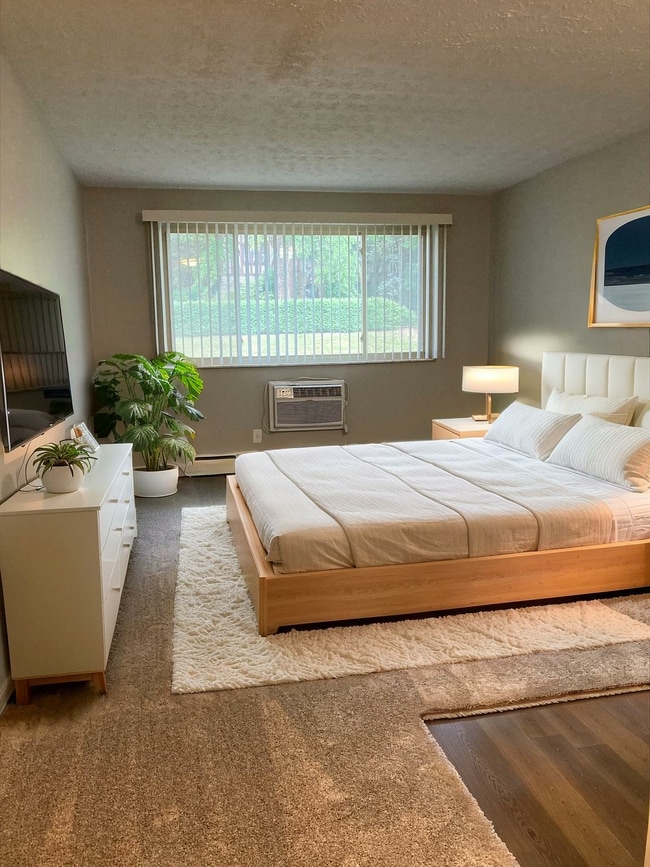 RH - Studio.jpeg - Ridge Hill Manor