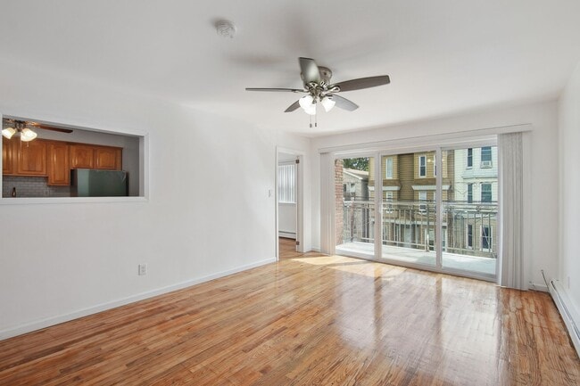 Building Photo - 140 Hopkins Ave Rental