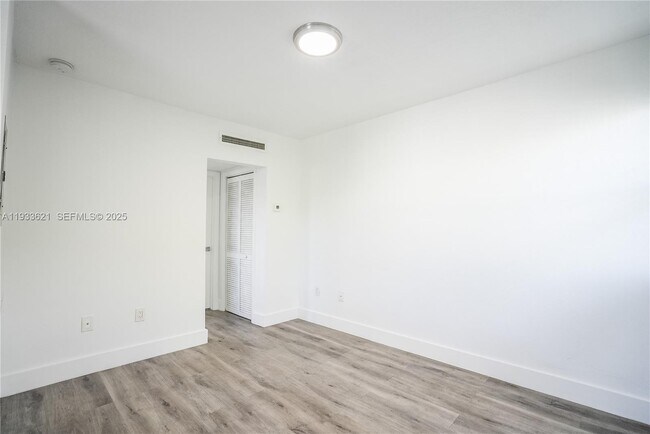 Photo - 1950 NW 2nd Ct Unidad 7