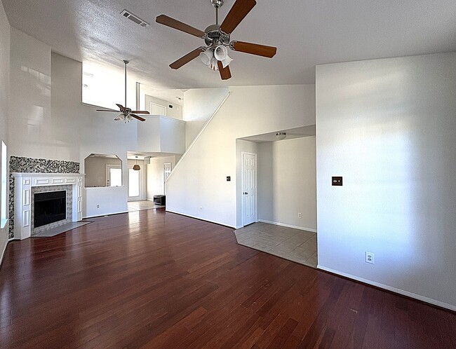 Photo - 6502 Griffith Loop House