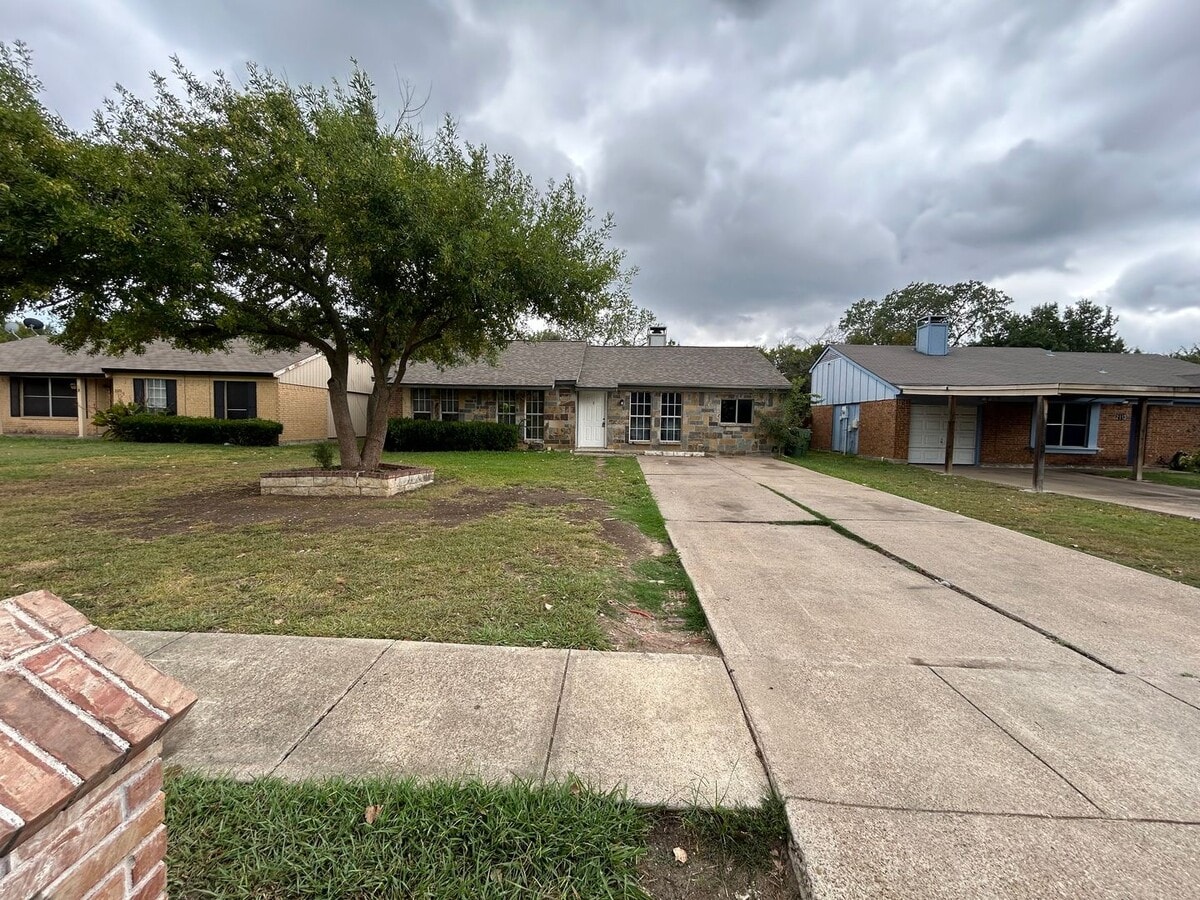 Photo - 2117 Highwood Dr