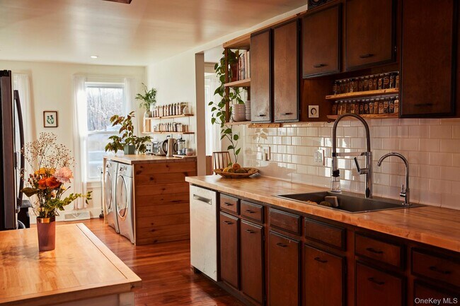 Photo - 789 Salisbury Turnpike