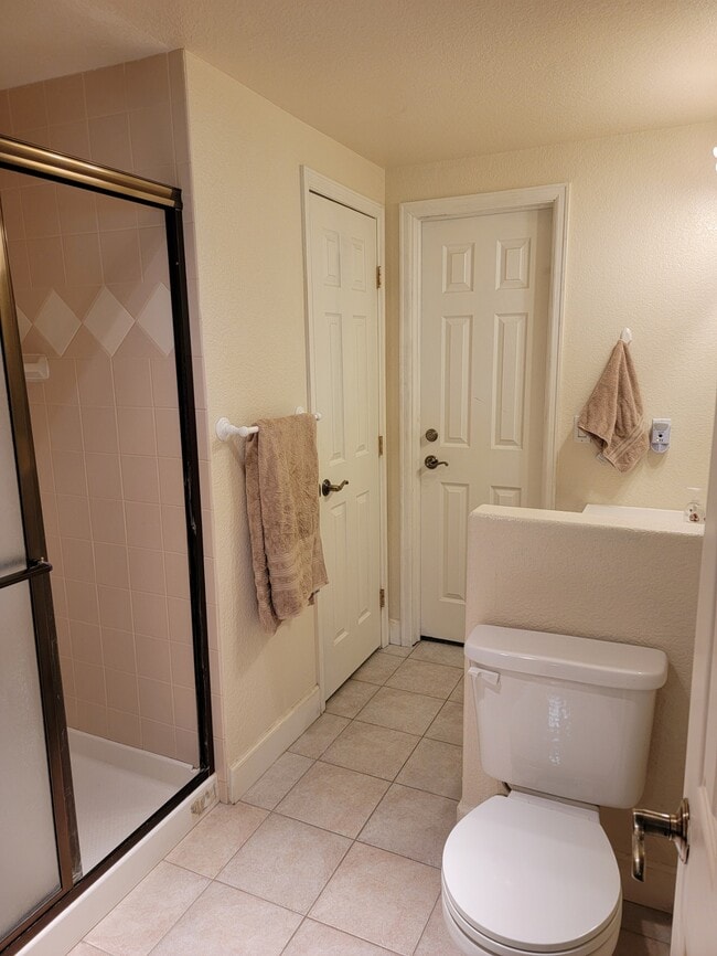 Photo - 61 W Surrey Dr Unidad Basement Apartment