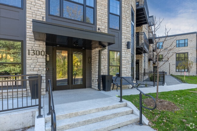 Building Photo - The River House