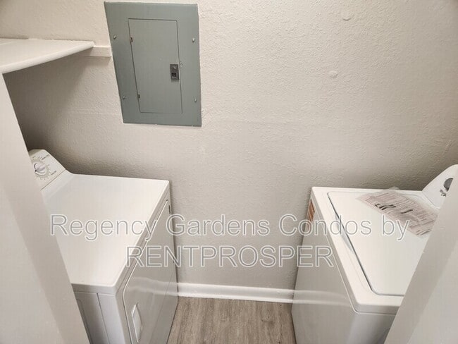 Photo - 4200 Thornbriar Ln Unidad 208