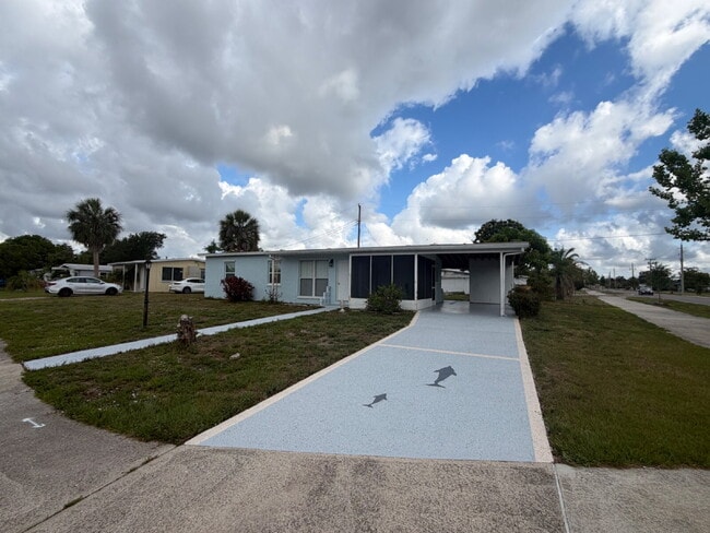 Building Photo - "Charming 3-Bedroom in Port Charlotte – Cozy Comfort Awaits!"