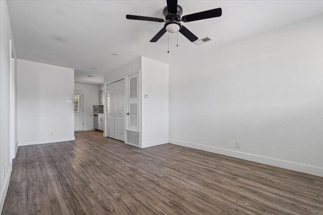 Photo - 1304 Falcon Cv Unit B