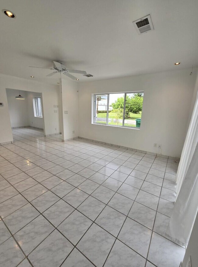 Photo - 31 SW 10th St