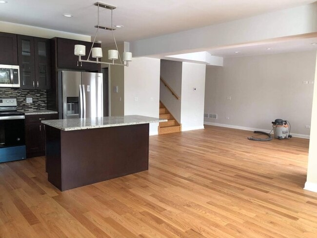 Photo - 6552 W Roscoe St Unit 4