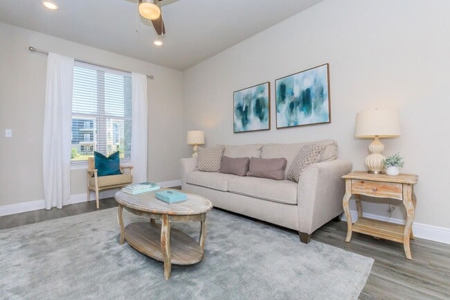 Photo - Windsor at Manhattan