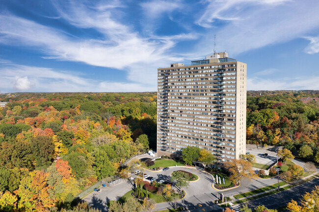 Building Photo - Lake Park Tower Rental