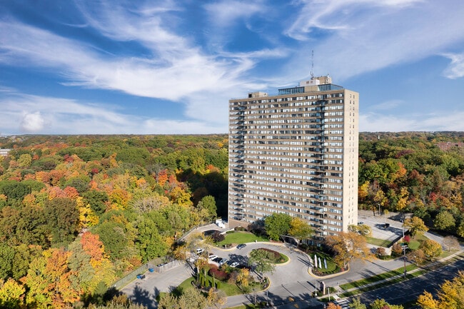 Lake Park Tower - Lake Park Tower Apartments