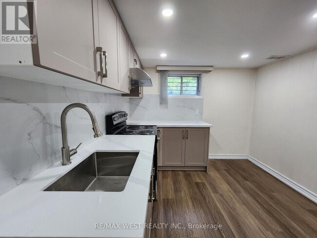 Photo - 105 Crocus Dr
