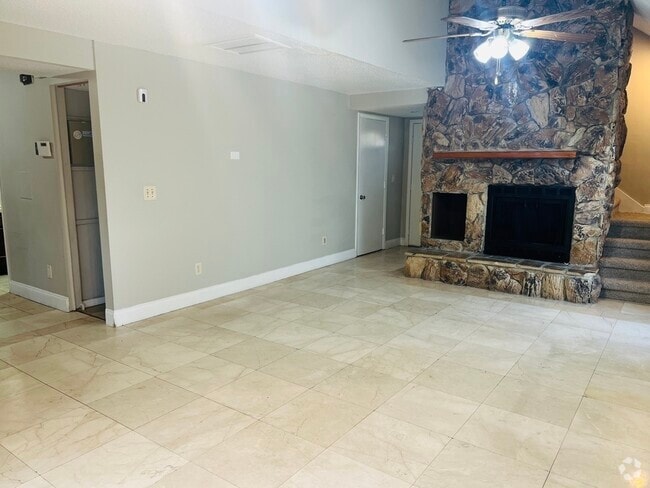 Building Photo - 818 Libra St Rental