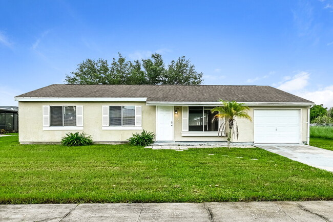 Building Photo - 2396 Roxbury Cir