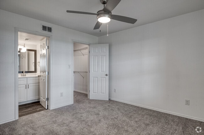 2BR, 2BA - 828SF A