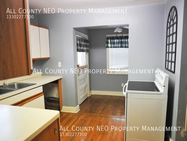 Building Photo - 1051 Brown St