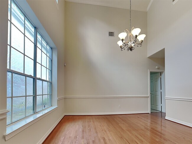 Photo - 1127 Enclave Square E