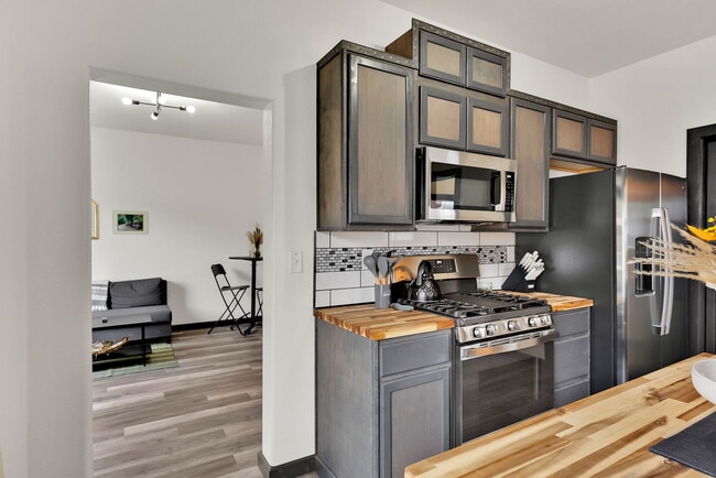 Photo - 902 Residence St