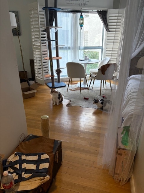 >ntrance - 410 S Barrington Ave Unit 200