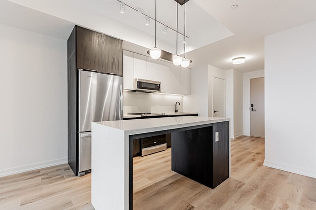 Building Photo - 5 York Garden Wy