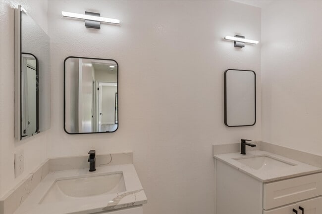 Photo - 25700 University Ct Unit 323