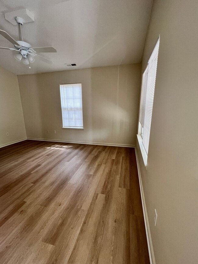 Photo - 3 Bedroom 2 Bath House (Lawncare INCLUDED!)