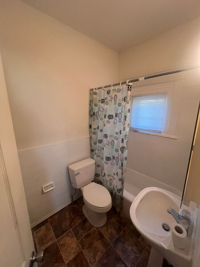 Photo - 4 Bed 2 Full Bath! PENDING