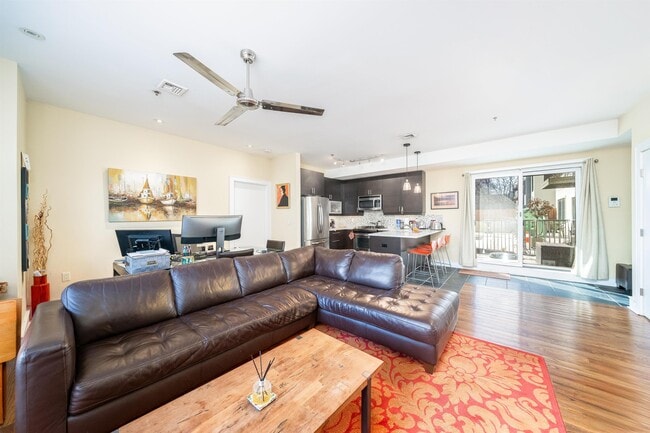 Photo - 635 6th St Unit 2A