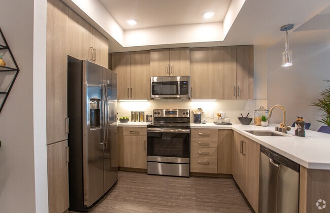 1BR, 1BA-672 SF