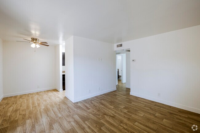 1BR, 1BA - 600SF - Living Room