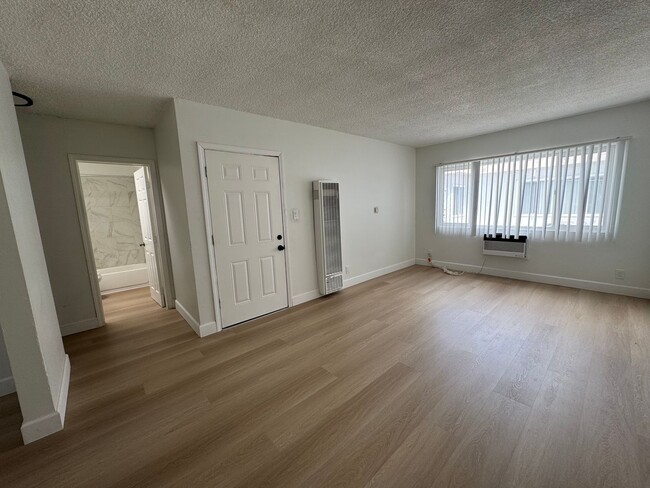 Building Photo - 835 W 165th Pl Unit 7