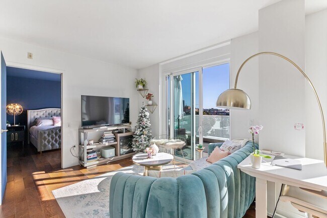 Photo - 555 Fulton St