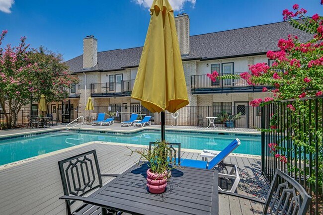 Photo - 1307 Kinney Ave Unidad 107