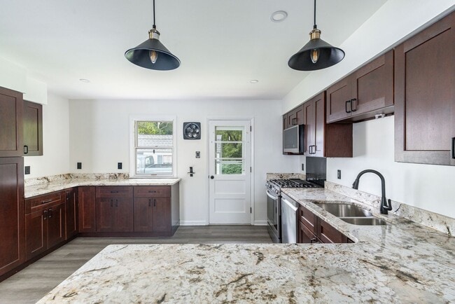 518 Bloomfield Ave